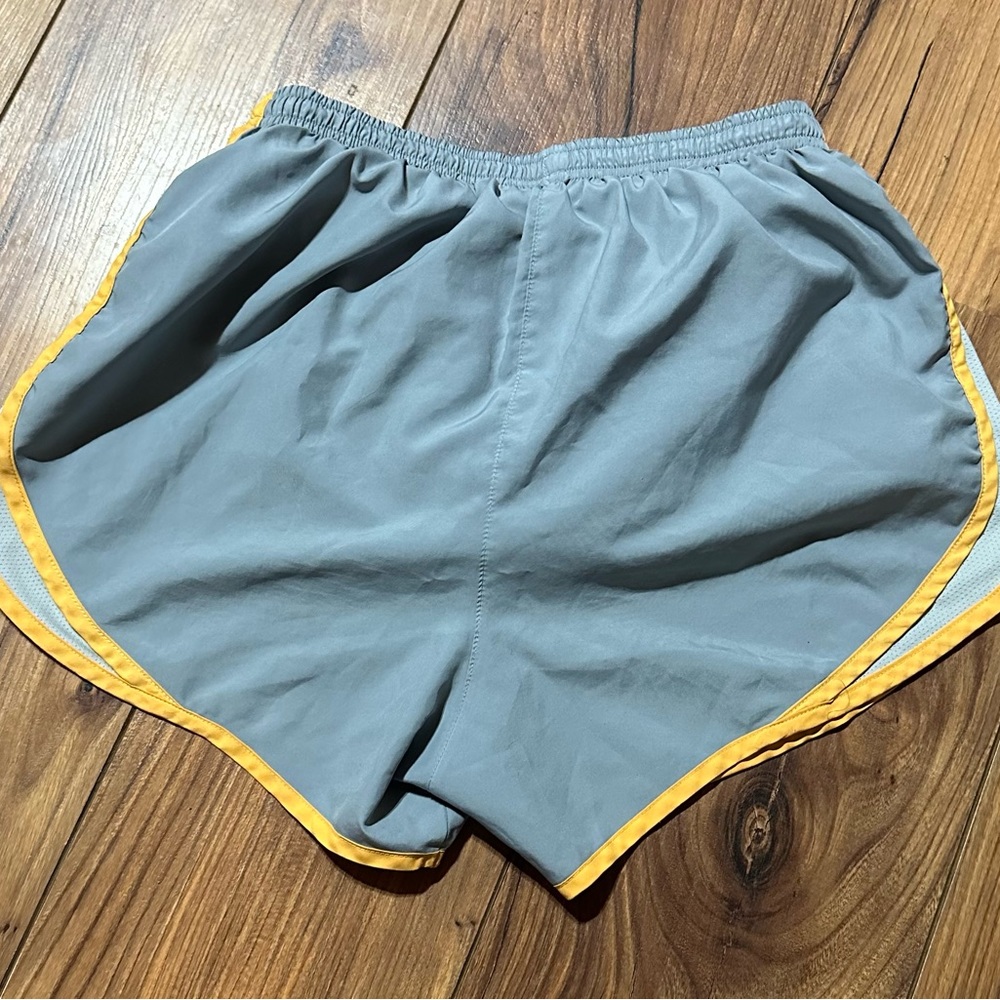 Nike Dri-Fit - Picture 2 of 4